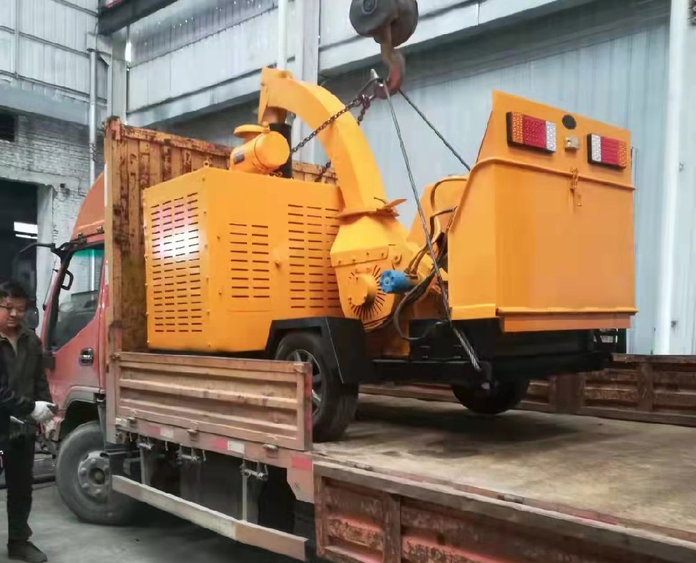 德邦環保發往寧夏的樹枝粉碎機現場