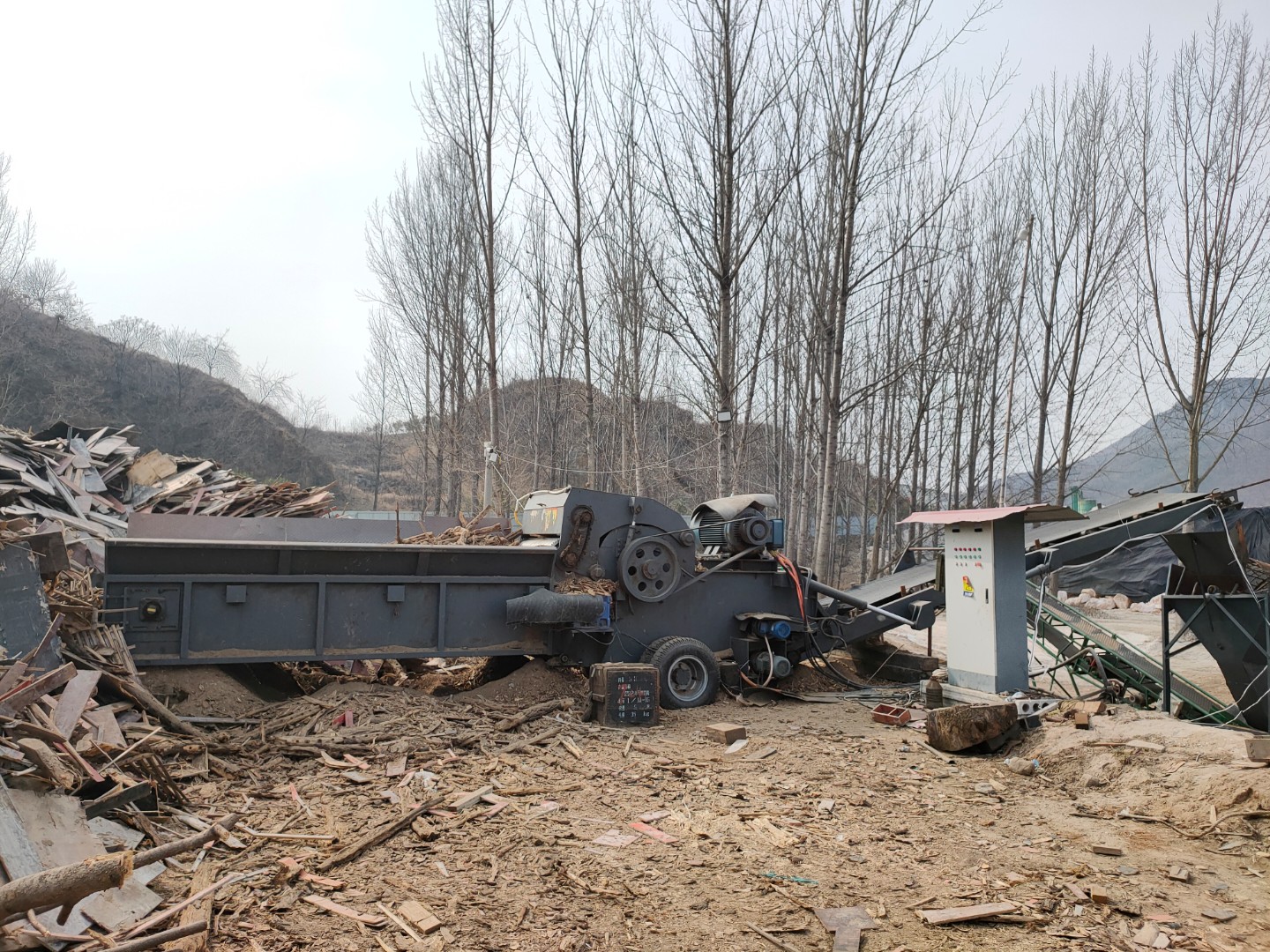 移動式電機版木材破碎機 (9).jpg